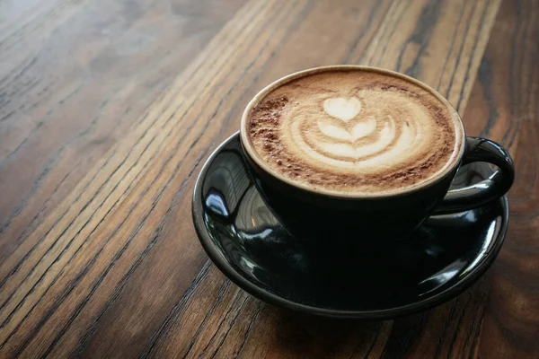 Ένα Φλιτζάνι Καφέ Καφέ Latte Art Στην Κορυφή Του Ξύλινου — Φωτογραφία Αρχείου