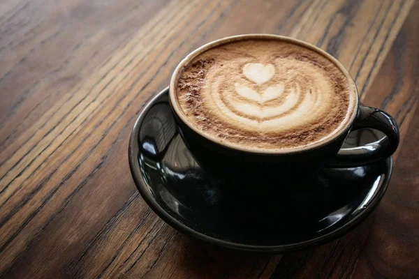 Una Taza Café Con Arte Latte Parte Superior Mesa Madera —  Fotos de Stock