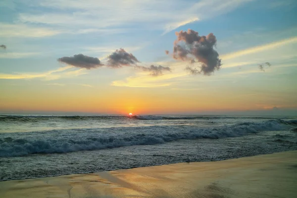 Hermosa Puesta Sol Brillante Océano Isla Bali —  Fotos de Stock