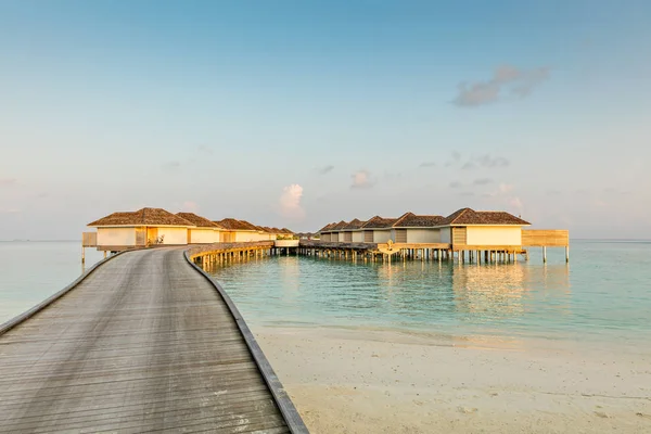 Muelle Madera Embarcadero Isla Tropical Madrugada Maldivas Concepto Vacaciones Turismo — Foto de Stock