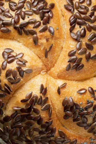 Single Bread Roll Dark Sesame Seeds Top View Close Vertical — Stock Photo, Image