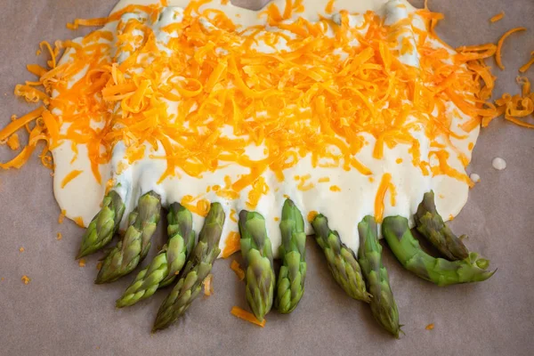 Asparagi Forno Cremosi Cheddar Invecchiato — Foto Stock