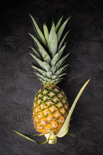 Fresh Single Ripe Pineapple Dark Background Vertical Composition — Stock Photo, Image