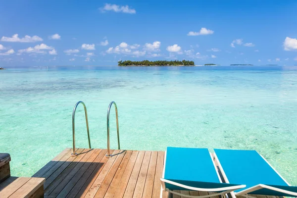 Dos Sillones Cubierta Madera Con Vistas Mar Color Turquesa Maldivas — Foto de Stock