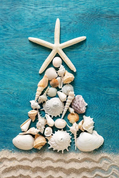 Albero Natale Composto Conchiglie Stelle Marine Con Decorazione Sabbia Sfondo — Foto Stock
