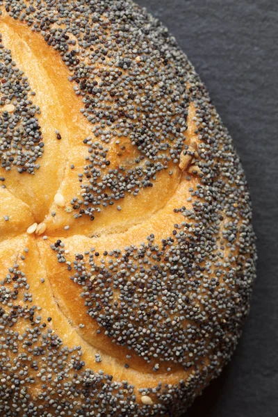 Single Bread Roll Poppy Seeds Top View Close Vertical Composition — Stock Photo, Image