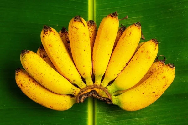 Mazzo Banane Mature Fresche Congedo Banana Verde Vista Dall Alto — Foto Stock