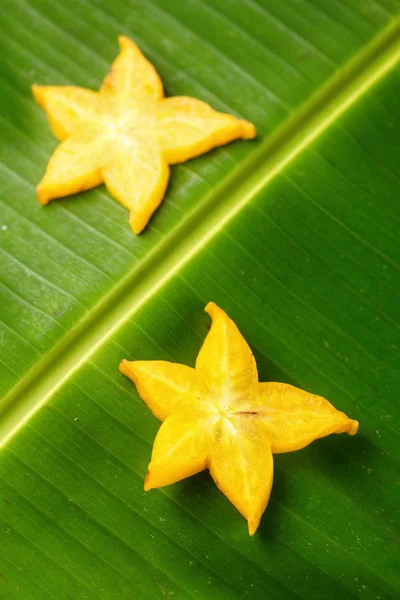 Plátky Zralého Žlutého Ovoce Hvězda Karamboly Nebo Hvězda Apple Karamboly — Stock fotografie