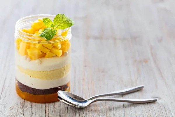 Sweet homemade Mango dessert, cheesecake, trifle, mouse in a gla — Stock Photo, Image