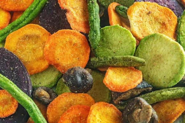 Fondo de chips de verduras secas de zanahoria, remolacha, chirivía , — Foto de Stock