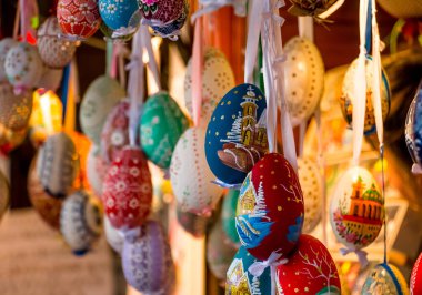 Dekoratif Paskalya yumurtaları şeritler