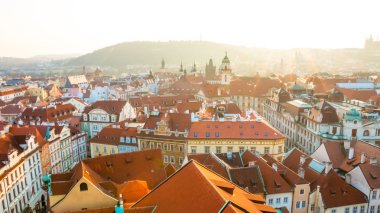Prag'da gün batımı. Havadan görünümü