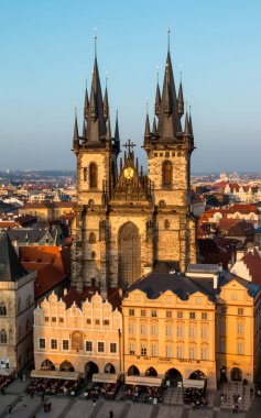 Prag 'da Tyn' den önceki kilisemiz.