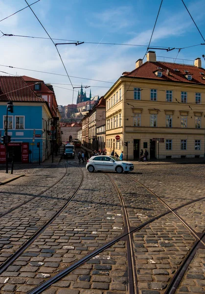 Vardag i den europeiska huvudstaden. Prag — Stockfoto