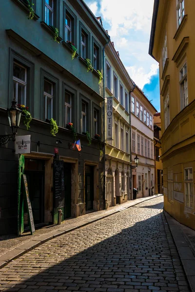 Lane no centro da cidade velha em Praga — Fotografia de Stock