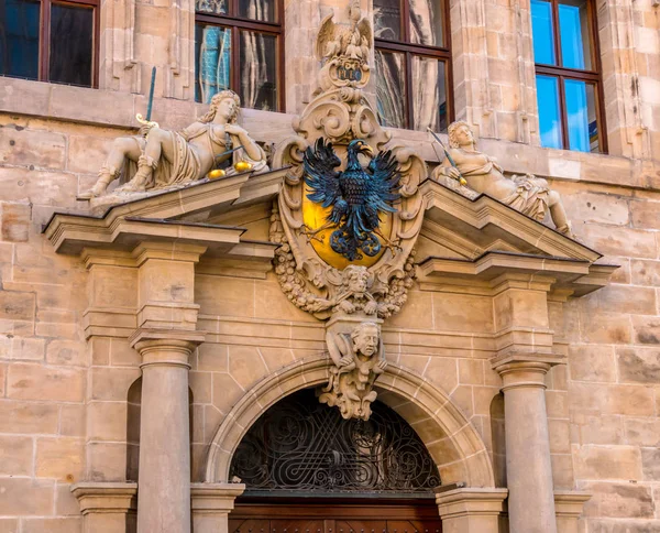 Esculturas en el antiguo ayuntamiento de Nuremberg — Foto de Stock