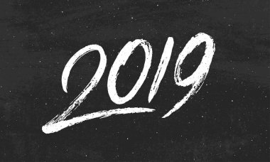 Mutlu yeni yıl 2019 tebrik kartı tasarımı tipografi metin siyah kara tahta arka plan ile. Vintage vektör çizim elle çizilmiş domuz için Çin yılı yazı ile.