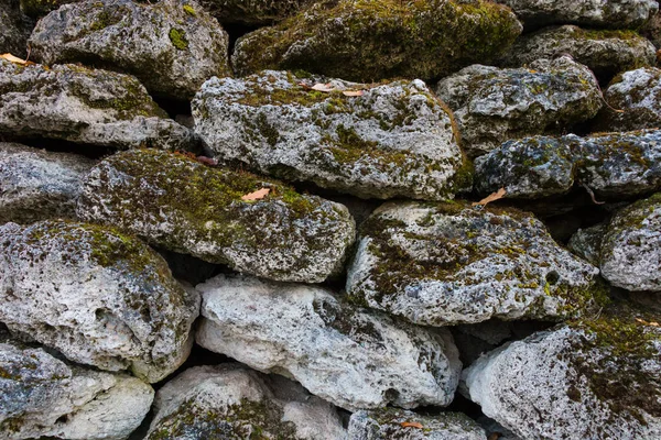 Ściany z naturalnego kamienia cegły. Close-up photo — Zdjęcie stockowe