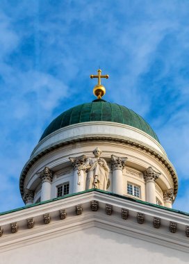 Güneşli bir günde Helsinki Katedrali. Lutheran kilisesi