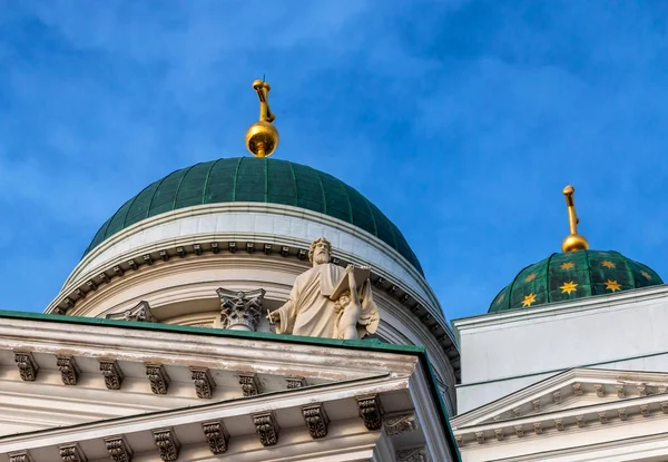 Catedral de Helsínquia no dia ensolarado. Igreja Luterana — Fotografia de Stock