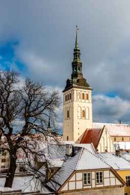 St Nicholas Kilisesi ile Tallinn şehir manzarası, Estonya