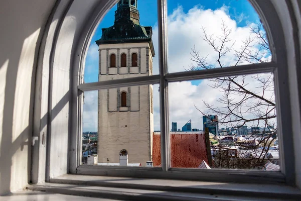 Tallinn city view mit st nicholas church, estland — Stockfoto