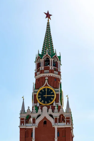 Sights of Moscow. Kremlin tower on Red Square — Stock Photo, Image