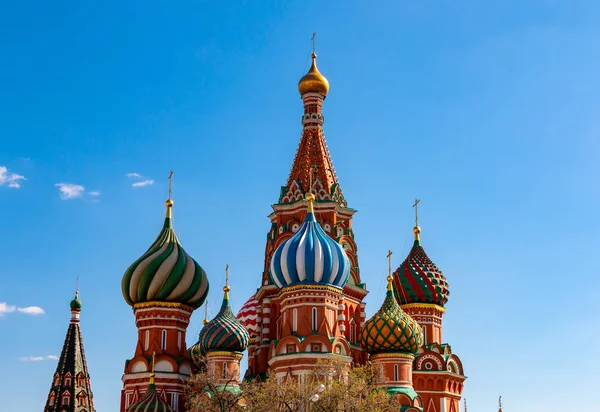 St Basil Cathedral op het Rode plein in Moskou — Stockfoto