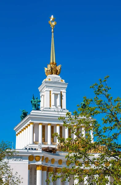 Arquitetura do parque da cidade de VDNH em Moscou, Rússia — Fotografia de Stock