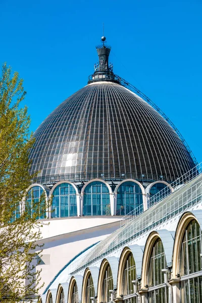 Arquitectura del parque de la ciudad de VDNH en Moscú, Rusia — Foto de Stock