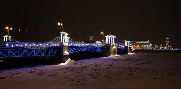 Pałac most nocą. Saint-petersburg, Federacja Rosyjska — Zdjęcie stockowe