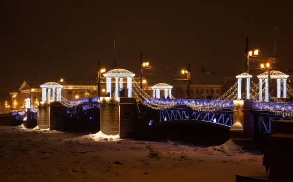 Pałac most nocą. Saint-petersburg, Federacja Rosyjska — Zdjęcie stockowe
