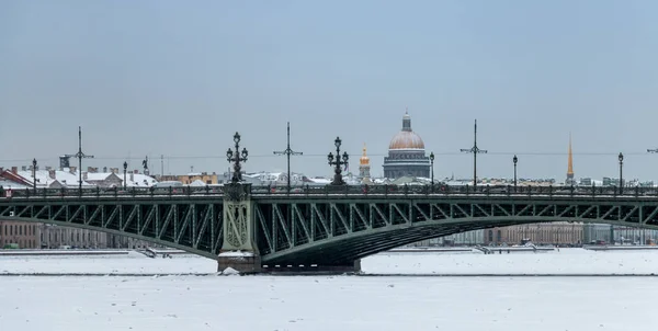 Зимова панорама Санкт-Петербурга — стокове фото