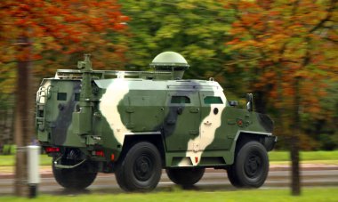 Zırhlı araçlar bağımsızlık günü geçit sonra sokaklarda. Minsk Beyaz Rusya 3 Temmuz 2018