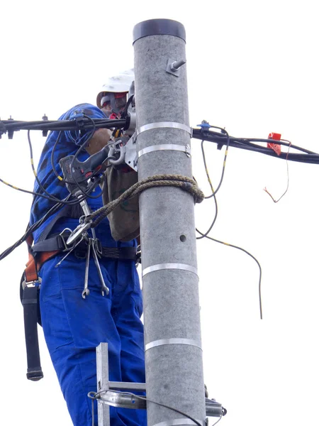 Work of an electrical installation fitter on a power pole