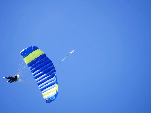 Freizeit Fallschirmspringen Tandem Mit Einem Lehrer — Stockfoto