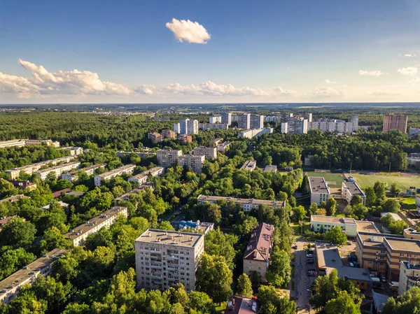 Troitsk City - yaz güneşli bir gün, yeni bir Moskova Bölgesi yükseklikten havadan görünümü
