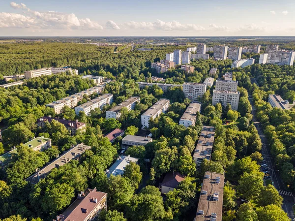 Troitsk City - yaz güneşli bir gün, yeni bir Moskova Bölgesi havadan görünümü