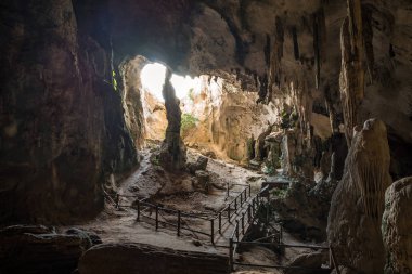 Khao Khanab Nam mağarada Krabi il Tayland'da iç