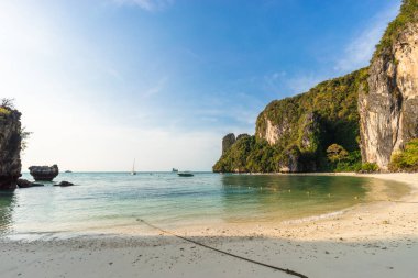 Koh Hong adasında boş güzel tropikal kumlu Pelay Beach Sahil Şeridi