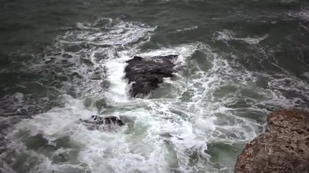 Strong Storm Sea Precipitous Shore Waves Break Stones White Foam — Stock Video