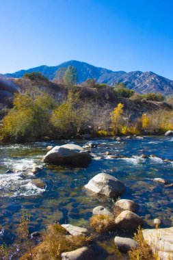 Dağ nehir Sierra Nevada Dağları, California, ABD / Sierra Nevada bir dağ silsilesi içinde Batı Amerika Birleşik Devletleri.