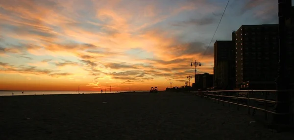 Puesta Sol Roja Sobre Brighton Beach Nueva York — Foto de Stock