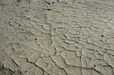 Manzara çöl. Kırık toprak, Kuru kil, dağlar vadisinde çöl. ABD, California