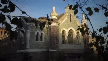 Ukrayna, Odessa - 25 Ekim 2018 Kuyalnik Liman, modern bir sanatoryumun topraklarında antik çamur banyosu