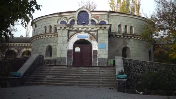 乌克兰敖德萨 2018年10月25日 库亚尼克 Kuyalnik Liman 现代疗养院内的古代泥浴 — 图库视频影像