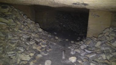 Odessa yeraltı mezarlarına gezi, duvarlarda 18-19 yüzyıl çizimleri, Odessa