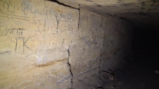 Excursie Naar Odessa Catacomben Eeuwse Tekeningen Muren Odessa — Stockvideo