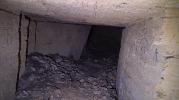 Excursie Naar Odessa Catacomben Eeuwse Tekeningen Muren Odessa — Stockvideo