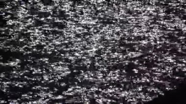 Sudaki güneş parlaması, Karadeniz 'deki güneş lekeleri, Ukrayna, Odessa' daki.